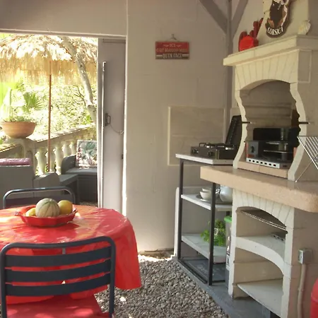 בית אירוח Independante Climatisee, Cuisine D'ete, Piscine *